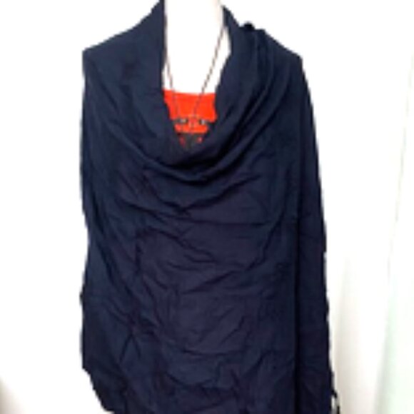 Black Pashmina Shawl with a Criss-Cross Pattern Design - Picture 2 of 5